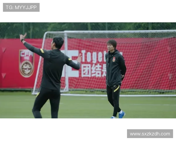 侯志慧赛前啃鸡腿，领奖台上指甲油还没干